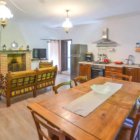 3 Bedroom Amazing In Citt Di Castello Pg * Lugnano